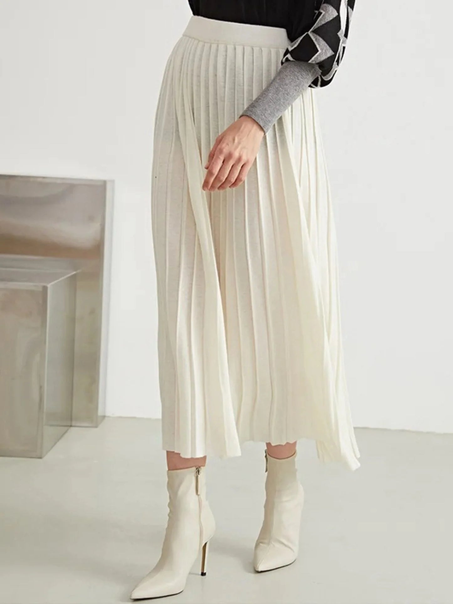 Pleated Long Skirt in Wool Blend