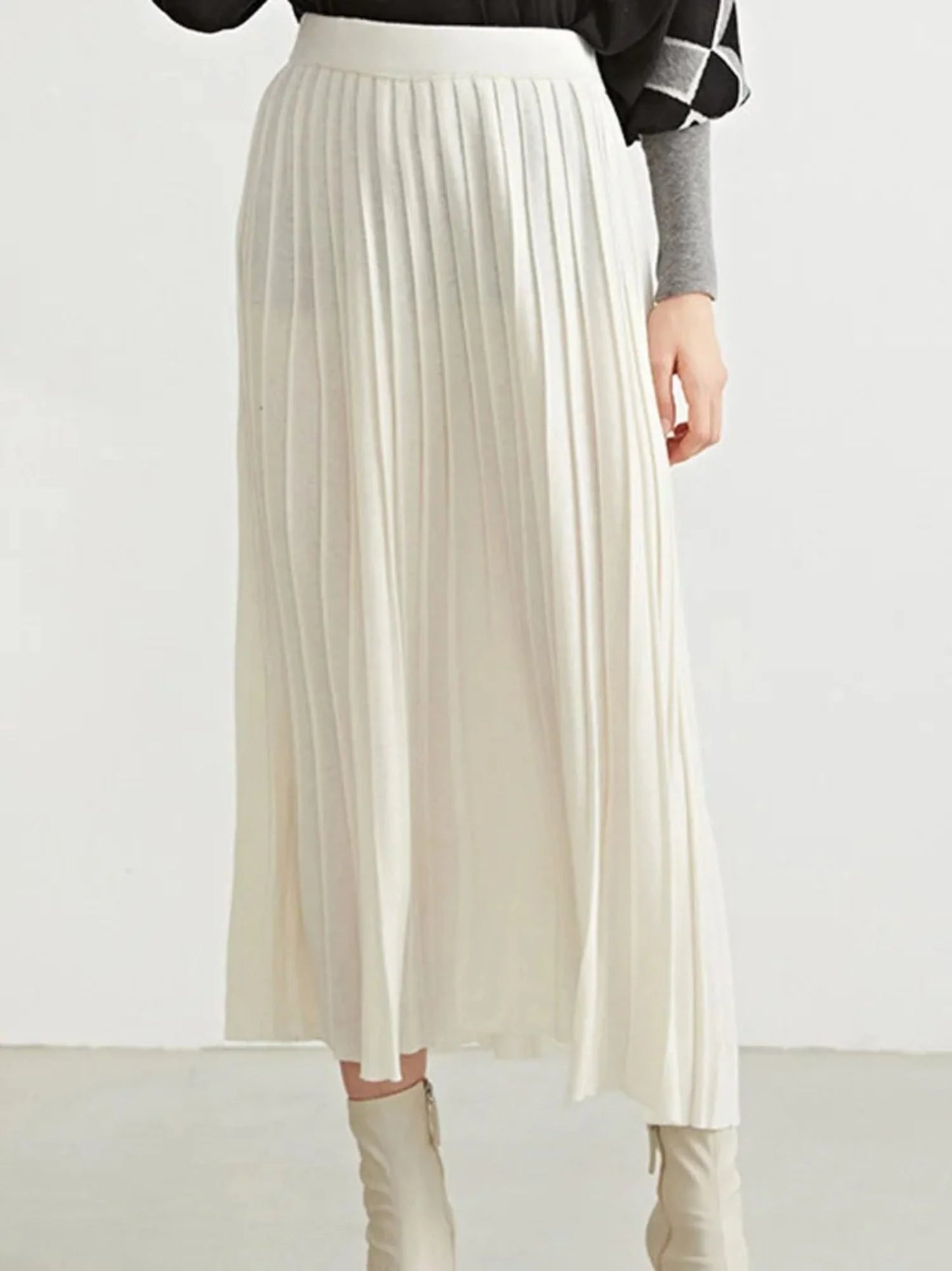 Pleated Long Skirt in Wool Blend